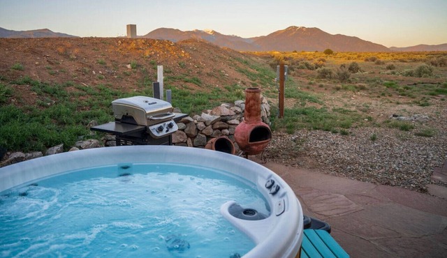 Casita de Alfarero - A Peaceful Escape - New Hot Tub!