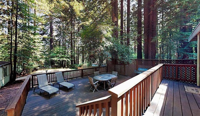 Cazadero 2BR cabin on 3 gated acres — private hot tub, dogs welcome