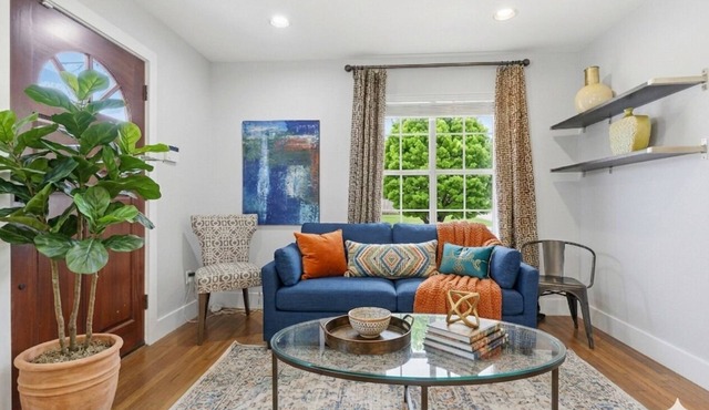 Central Austin Authentic Family Retreat with Southern Charm Near Downtown ❤️