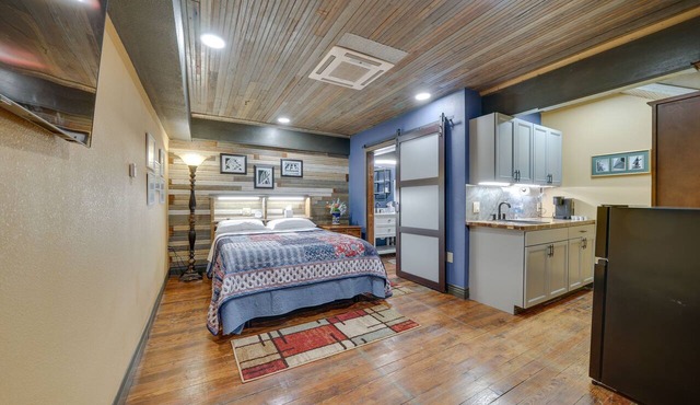 Central Texarkana Studio Rental w/Railroad Views!