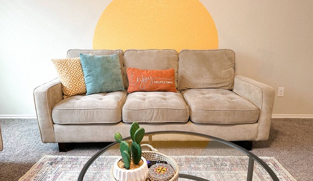 Centrally located - 5 mi to Lackland BMT& SeaWorld - 15 mi riverwalk