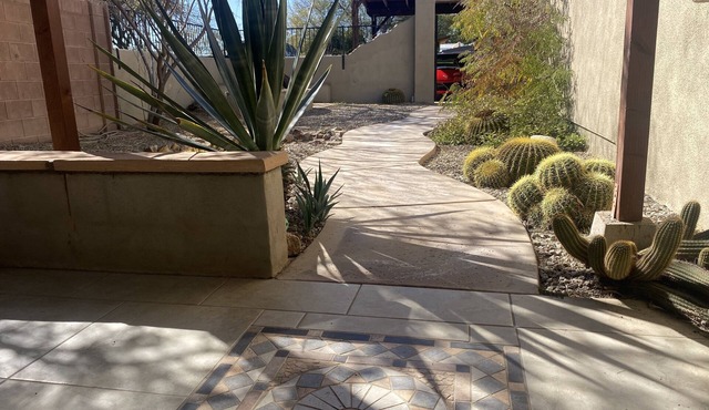Centrally located, cozy home in the heart of Tucson, pet friendly, private quiet