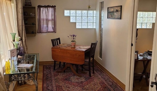 Charming three room casita in the heart of Los Ranchos de ABQ - Pets Welcome