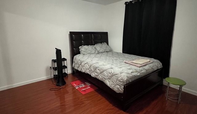 Charming 1-bedroom in delightful Hawaiian Gardens with WiFi, AC