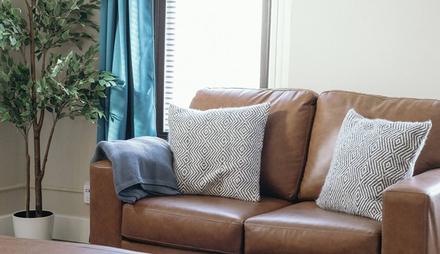 Charming 1BR house with WiFi, AC, Private Patio + Cruiser Bikes & Grill Add-Ons