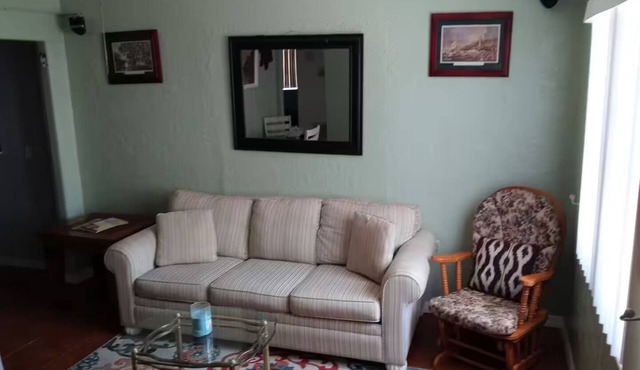 Charming 2-bedroom cottage in enjoyable Pinellas Park with AC, WiFi, and more