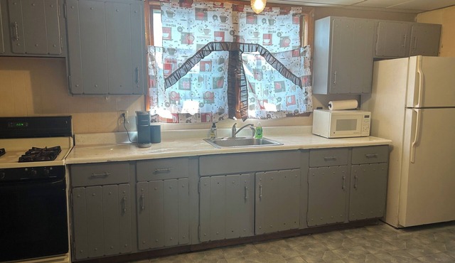 Charming 2-bedroom apartment in Cambridge with AC near Harvard Tufts porter sq