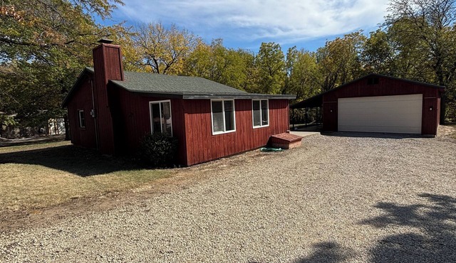Charming 2-bedroom cabin at Kanopolis Lake