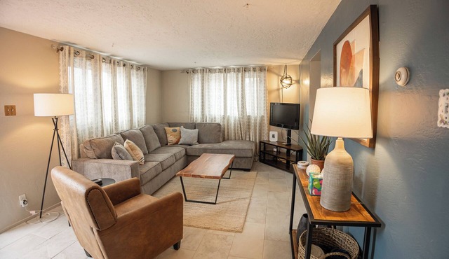 Charming 2-bedroom casita with WiFi, AC in fabulous Albuquerque, New Mexico