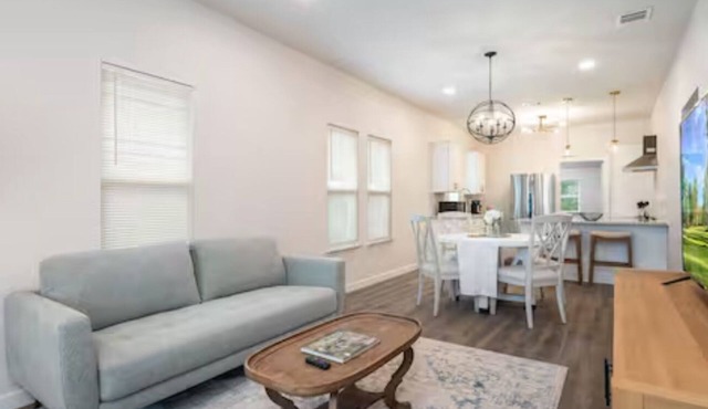 Charming 2-bedroom house in wonderful San Antonio with AC