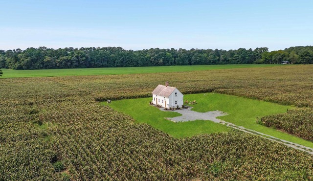 Charming 2BR with Fire Pit on Farm - 10 Min to Wharf in Melfa