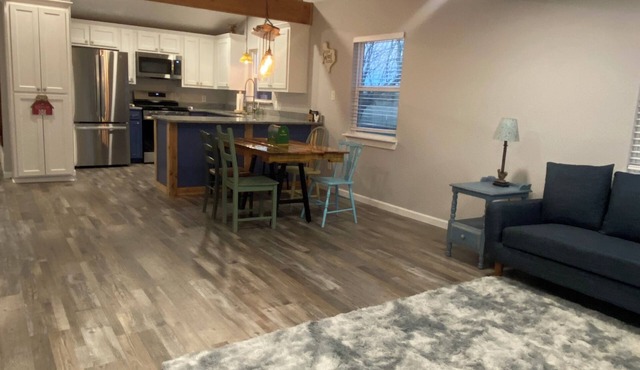 Charming 3-bedroom house 5 minutes from the Square in Sulphur Springs.