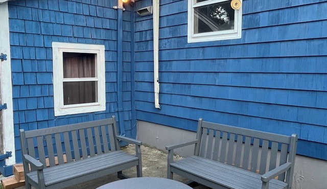 Charming 3-bedroom 2-bath house in the heart of Winter Harbor with AC, WiFi.