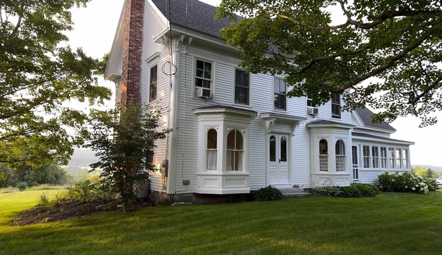 Charming 3-bedroom cottage with AC, WiFi in peaceful Appleton