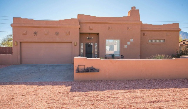 Charming 3-bedroom house with AC, WiFi in tranquil Cottonwood