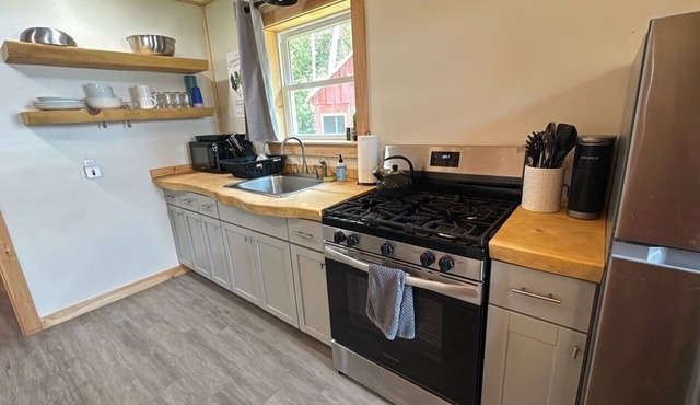Charming 3-bedroom house with AC, WiFi in lovely Hartland