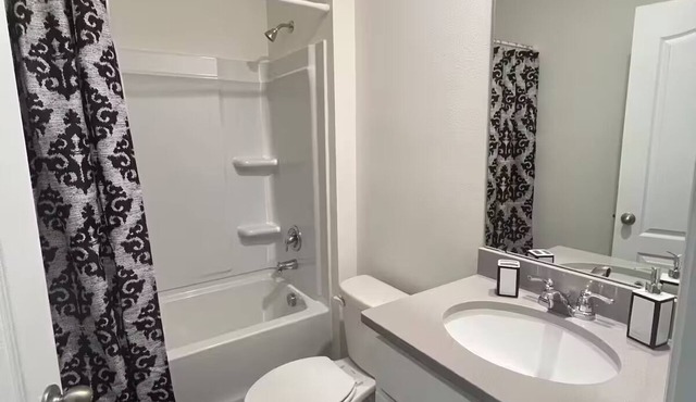 Charming 3-bedroom house in fantastic Winter Haven with WiFi, AC, Community Pool in Winter Haven
