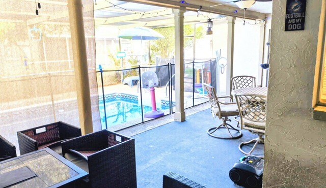 Charming 4 bed 3 bath single family home in Hudson FL. A/C,Pool & Backyard,WI-FI