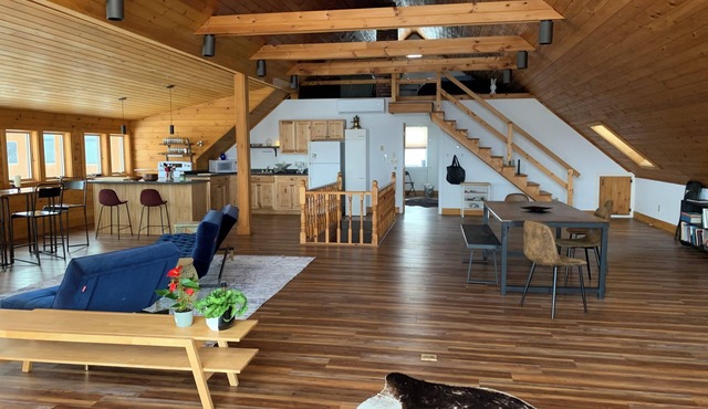 Charming barn loft - all amenities on 60 acre farm in the White Mountains of NH
