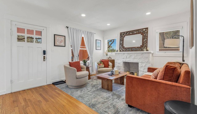 Charming Blenman-Elm Retreat Near U of A