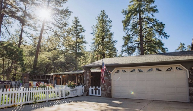 Charming bungalow in peaceful Prescott National Forest with AC