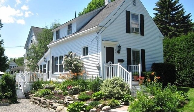 Charming Cottage a Stroll to Camden Harbor-New September dates available!