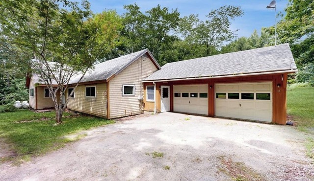 Charming Cottage with Modern Updates, BBQ Grill, and Nearby Attractions