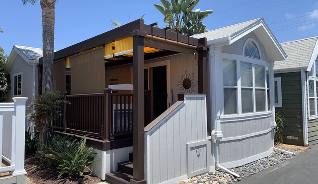 Charming Detached Cottage Steps to Grandview Beach!