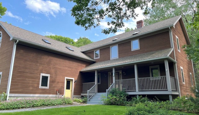 Charming Garden Cottage Near Bar Harbor village and Acadia National Park
