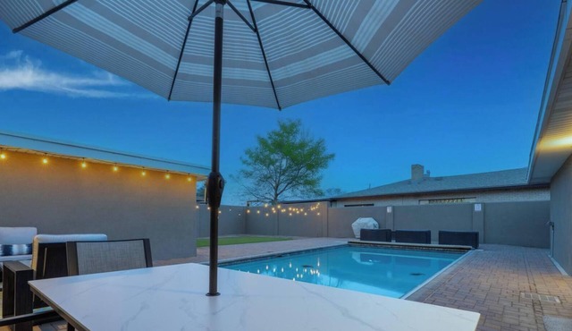 Charming Grande Oasis Heated Pool- An Irvie Home