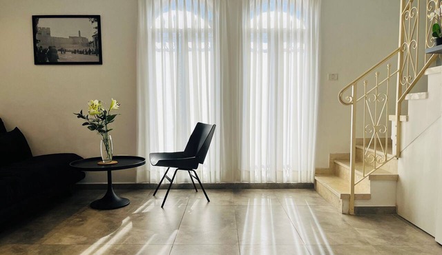 Charming Kosher Duplex with Balcony, City Center, next to Machane Yehuda Market! in Jerusalem