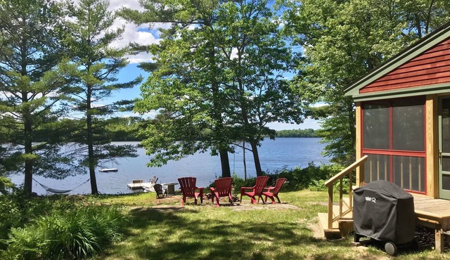 Charming Lake Front Cottage