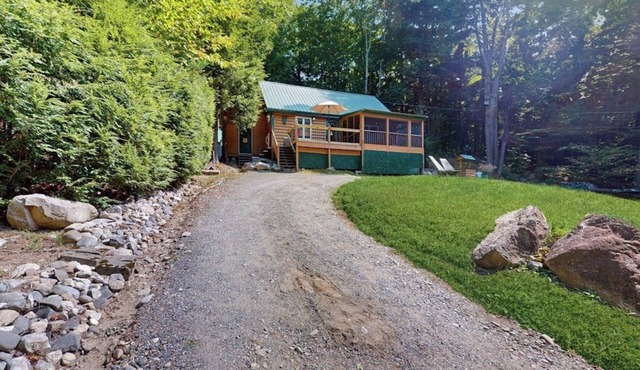 Charming Lakeview House with Deck, Cozy Fireplace and firepit