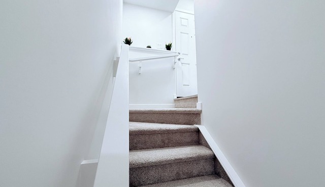 Charming Modern 2-bedroom suite in SW Calgary