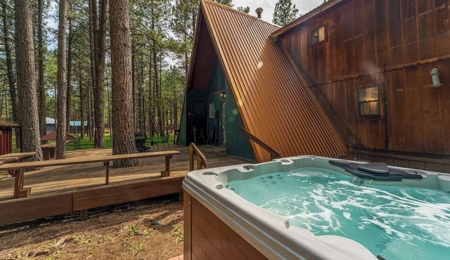 Charming Modern A-frame Chalet with Hot Tub-8 min walk to Country Club