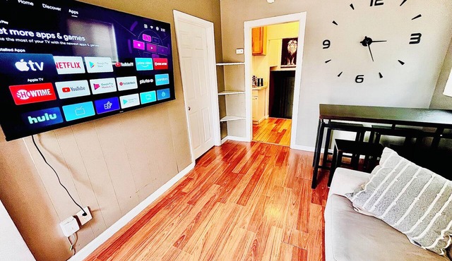 Charming North Park Apartment 2beds w/Office Private Yard, Onsite Parking & Pets