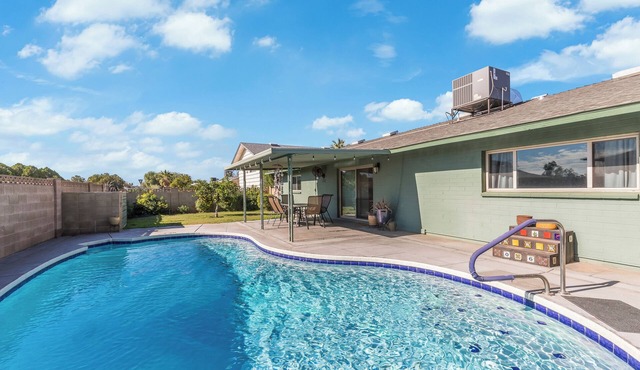 Charming, pet friendly 3-bedroom house with pool, AC & garage, in sunny Phoenix in Phoenix