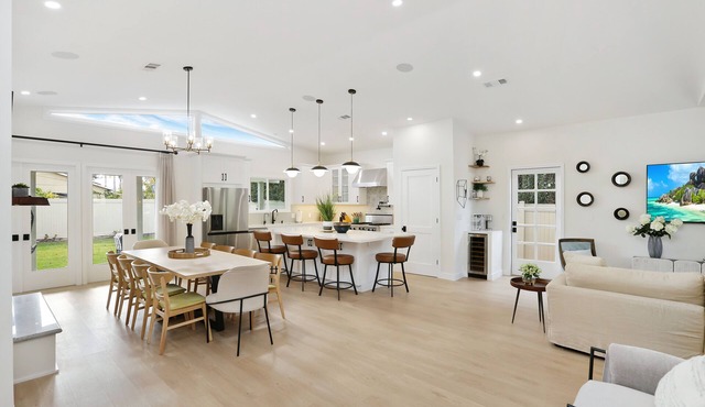 Charming Spacious House W/Hot Tub
