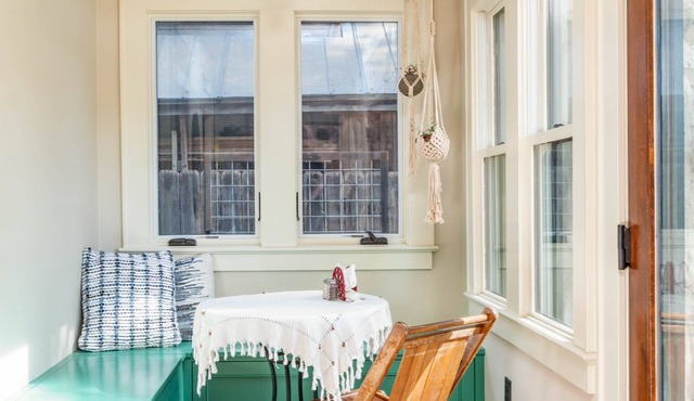 Charming stone cottage, walking distance to nature & shops