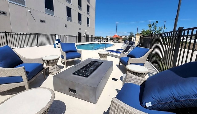 Charming Studio Ideal for Relaxation, Free Breakfast | Near Lake Pflugerville