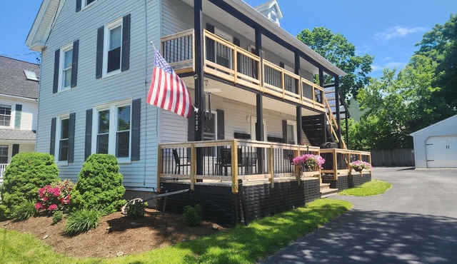 Charming studio in lovely Bangor Maine on Broadway park.