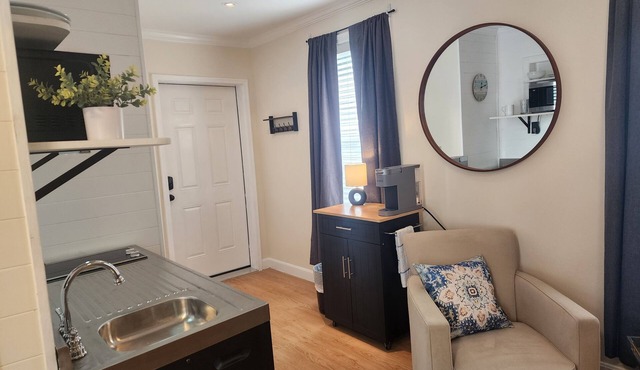 Charming studio in lovely Bangor Maine on Broadway park.