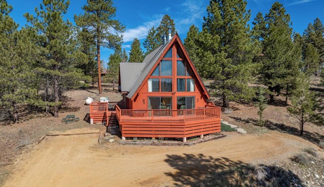 Charming Updated 3-bedroom Chalet with Deck; Small dogs welcome! in Angel Fire