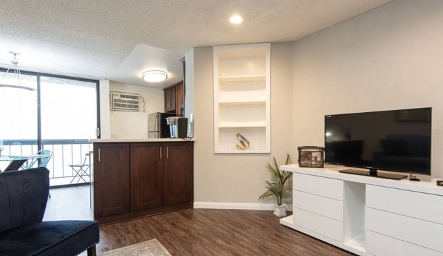 Chic Junior 1-Bedroom with Balcony & Pool in Fabulous West Hollywood