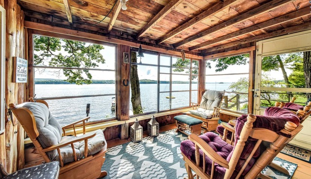 Classic Maine 3-bedroom steps from Great Pond, newly decorated, work or play!