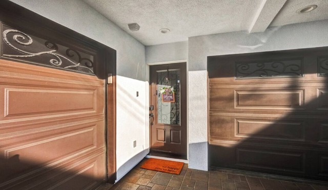 Clean and elegant 2-bedroom back house in tranquil Glendale with AC