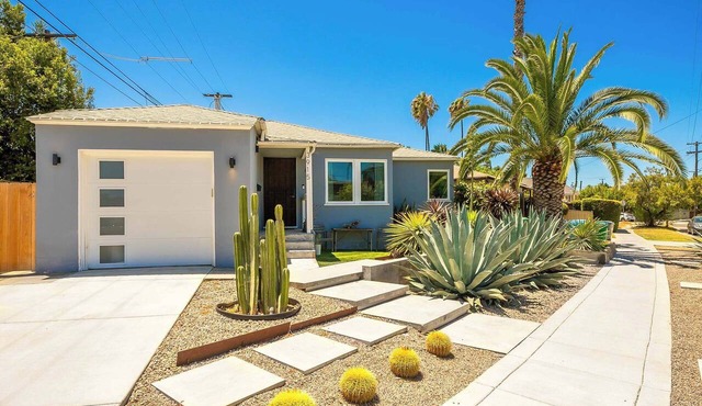 Clean, Modern, Central, Walkable. Backyard Firepit