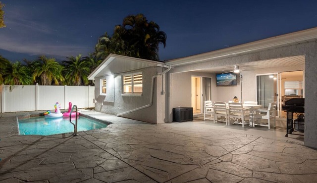 Coastal Family Escape with Private Pool Near Beaches