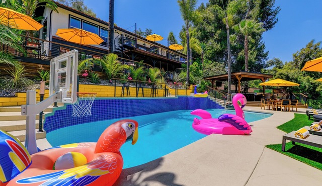 Colossal Remodeled Estate + Movie Theatre + Pool/Spa + Gym - Vacationers Dream!