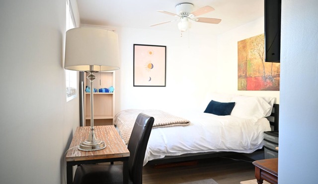 Comfortable 1BR Studio for Two - Walkable Location + Jacuzzi in El Segundo